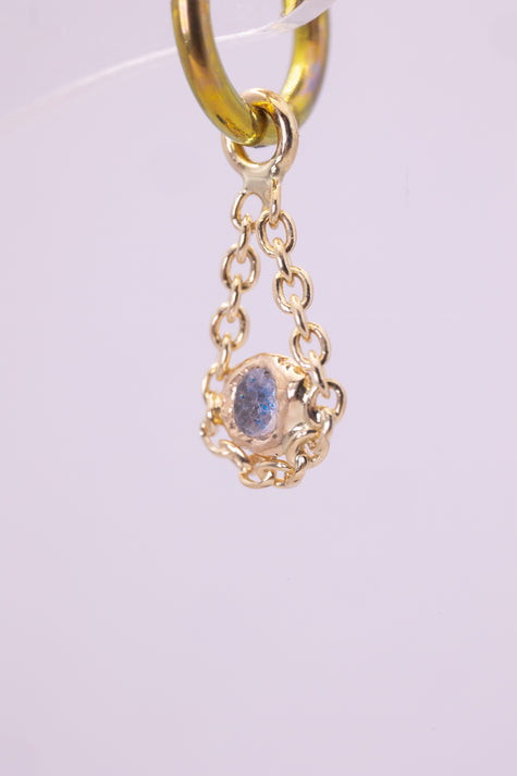 Chain Loop with Blue Sapphire charm